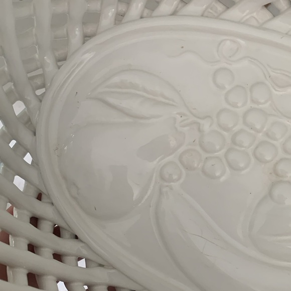 BEAUTIFUL VINTAGE ITALIAN MADE PORCELAIN BASKET SIGNED - Picture 11 of 11